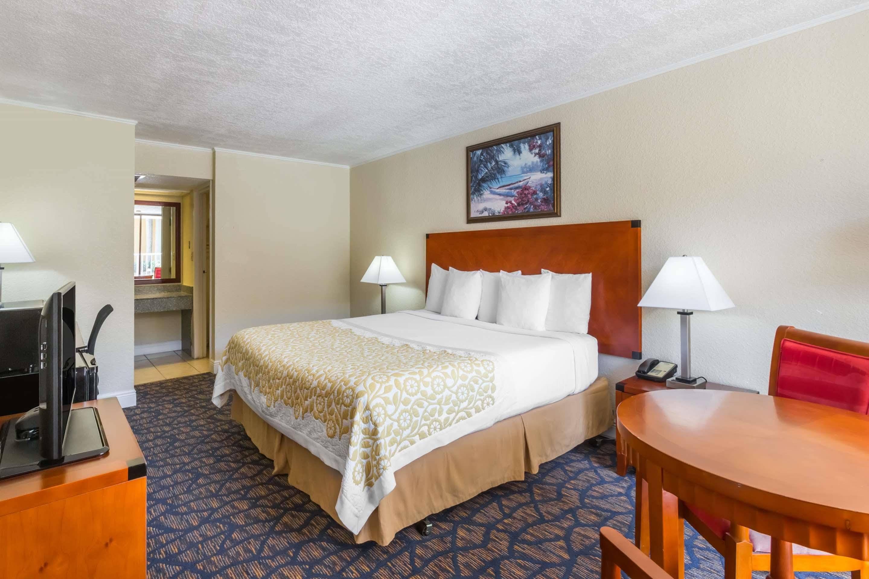 Days Inn & Suites By Wyndham Clermont Kültér fotó