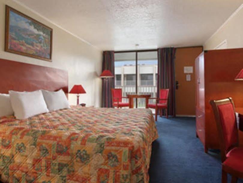Days Inn & Suites By Wyndham Clermont Kültér fotó