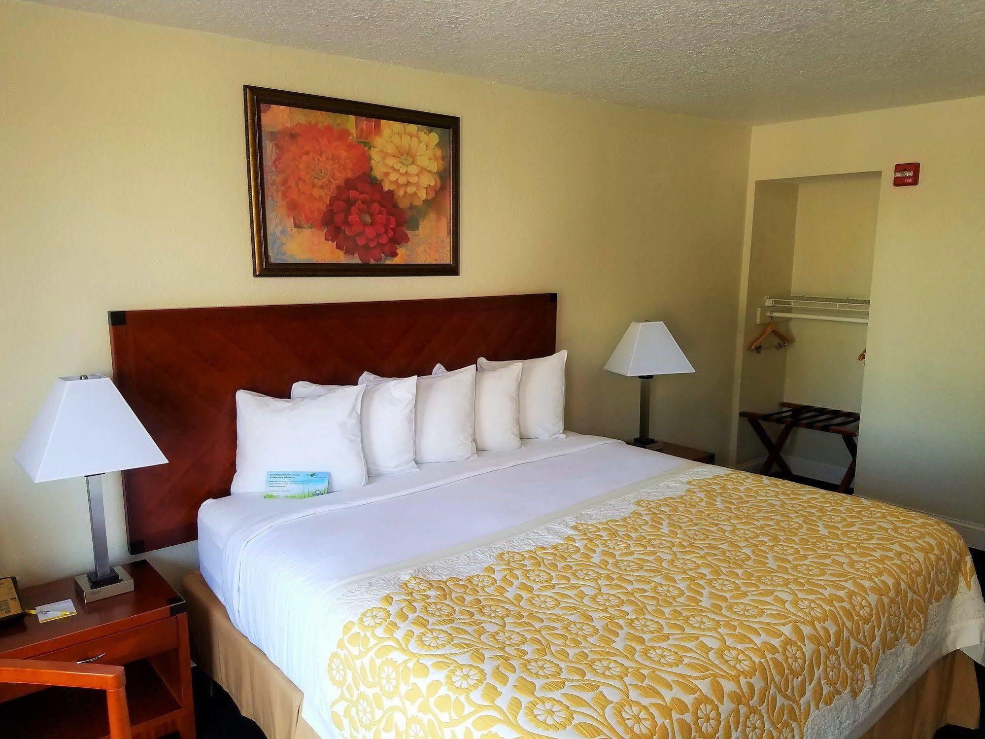 Days Inn & Suites By Wyndham Clermont Kültér fotó