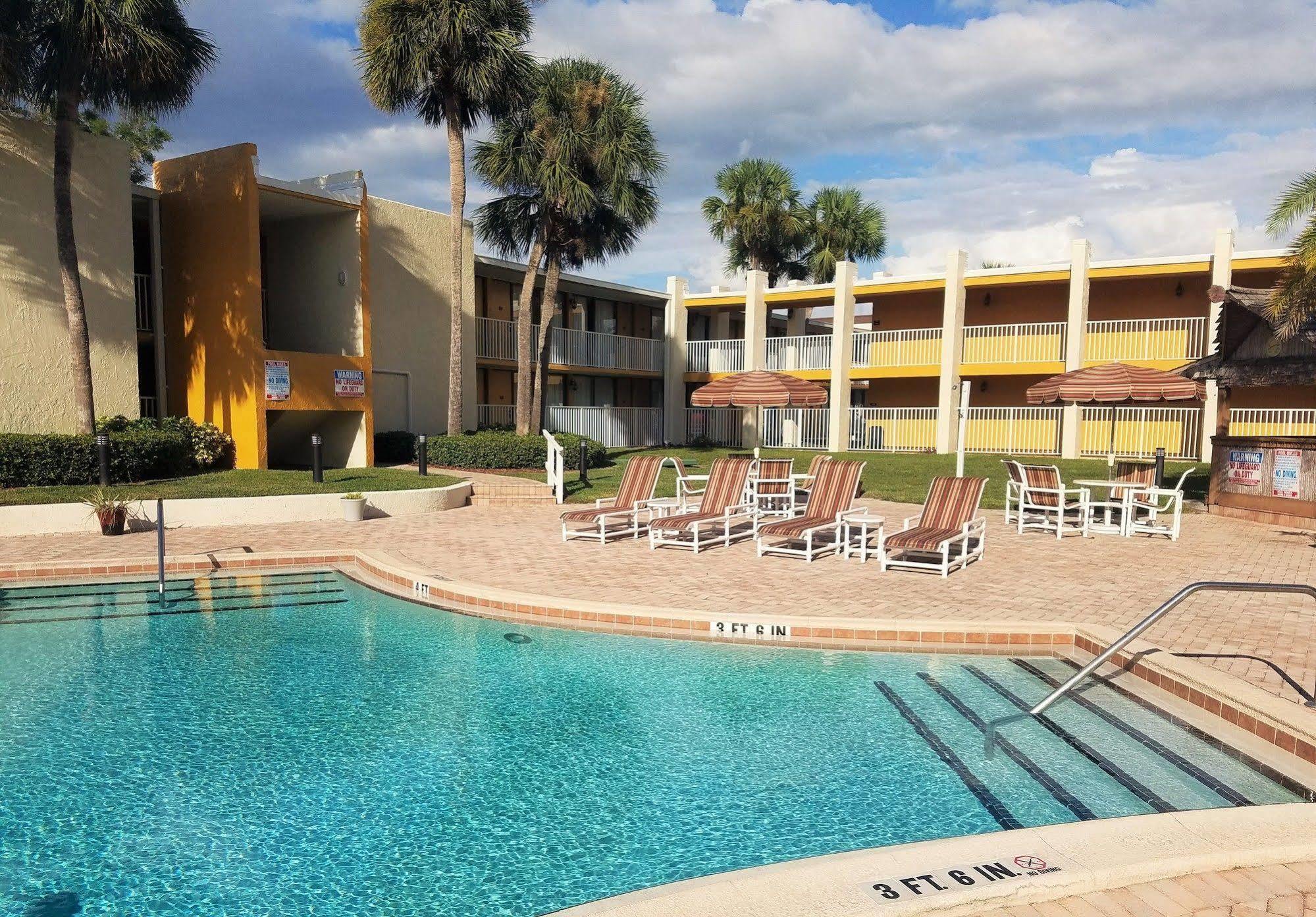 Days Inn & Suites By Wyndham Clermont Kültér fotó